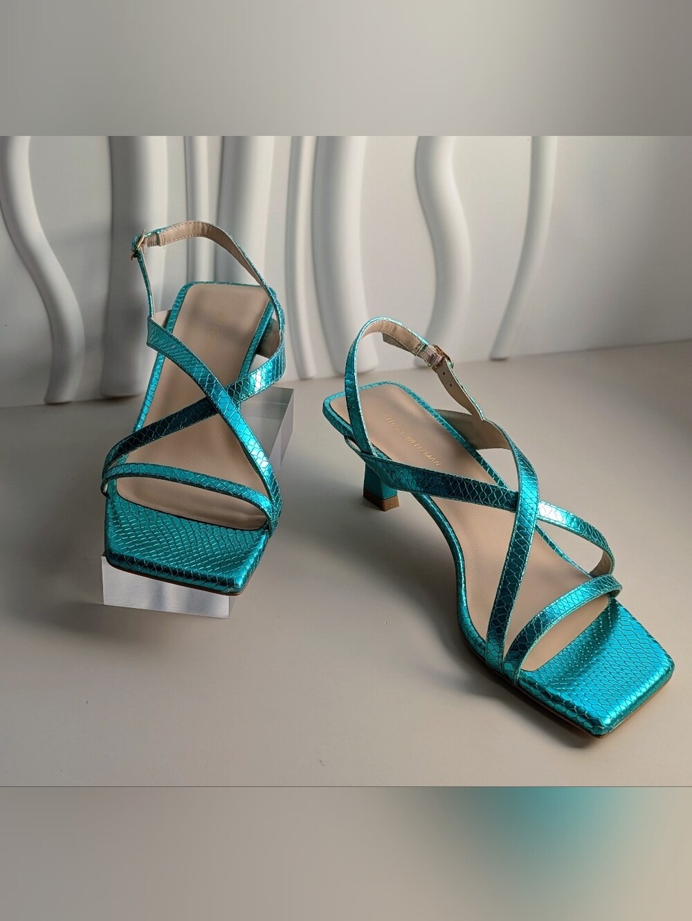 NIB Stuart Weitzman Oasis 50 Metallic Aqua Kitten Heel Sandals Size 8 Msrp$495